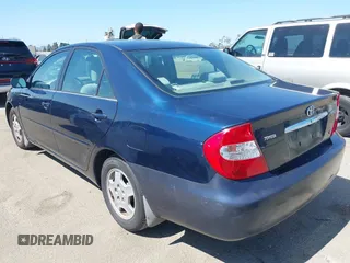 2003 Toyota Camry LE z VIN 4T1BF32K93U050590, wystawiony jako IAAI lot #42300405 z przebiegiem 146 510 mil mil oraz . Historia ofert i sprzedaży dostępna na DreamBid. Obrazek 3.