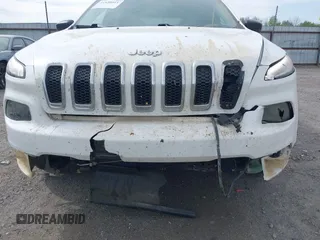 2017 Jeep Cherokee Sport z VIN 1C4PJLAB1HW640613, wystawiony jako IAAI lot #41930511 z przebiegiem 101 154 mil mil oraz . Historia ofert i sprzedaży dostępna na DreamBid. Obrazek 6.