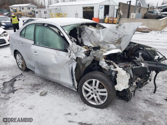 2015 Volkswagen Jetta Sedan 2.0L S with VIN 3VW2K7AJ2FM201632, listed as a IAAI auction lot 41523088 with 1 mi miles. Bid and sale history available at carsss.com. Image 1.