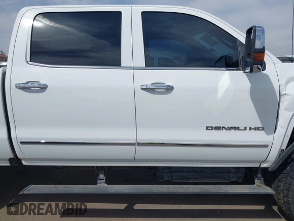 2016 GMC Sierra 2500HD Denali z VIN 1GT12UE88GF170375, wystawiony jako IAAI lot #41885873 z przebiegiem 150 108 mil mil oraz . Historia ofert i sprzedaży dostępna na DreamBid. Obrazek 13.