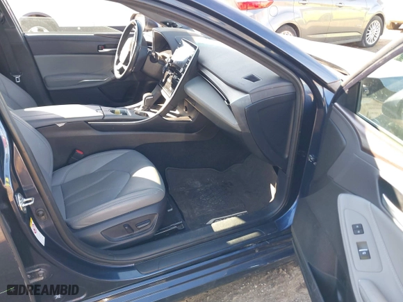 2019 Toyota Avalon Hybrid Limited with VIN 4T1B21FB0KU003585, listed as a IAAI auction lot 41430671 with 46,104 mi miles. Bid and sale history available at carsss.com. Image 5.