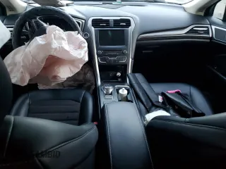 2017 Ford Fusion SE z VIN 3FA6P0HD1HR312200, wystawiony jako Copart lot #82823184 z przebiegiem Nie podano mil oraz Szkoda całkowita • Salvage title. Historia ofert i sprzedaży dostępna na DreamBid. Obrazek 8.