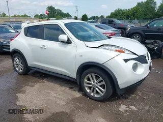 2013 Nissan Juke SL z VIN JN8AF5MV8DT224146, wystawiony jako IAAI lot #42469071 z przebiegiem 144 860 mil mil oraz . Historia ofert i sprzedaży dostępna na DreamBid. Obrazek 1.