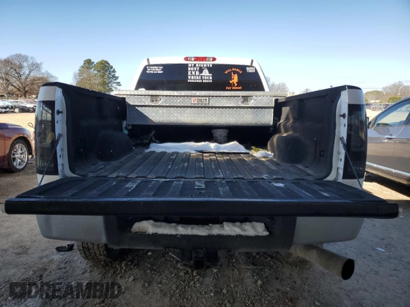 2011 GMC Sierra 2500HD SLT z VIN 1GT121C86BF128555, wystawiony jako Copart lot #46121585 z przebiegiem 343 675 mil mil oraz Szkoda całkowita • Salvage title. Historia ofert i sprzedaży dostępna na DreamBid. Obrazek 6.