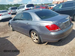 2006 Acura RL with VIN JH4KB16536C010572, listed as a IAAI auction lot 42562533 with 351,065 mi miles and . Bid and sale history available at DreamBid. Image 3.