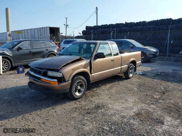 2003 Chevrolet S-10 with VIN 1GCCS19H438207874, listed as a IAAI auction lot 41726567 with NaN miles. Bid and sale history available at carsss.com. Image 2.