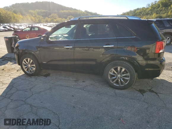 2013 Kia Sorento SX z VIN 5XYKWDA24DG385142, wystawiony jako Copart lot #75187514 z przebiegiem 119 027 mil mil oraz Szkoda całkowita • Salvage title. Historia ofert i sprzedaży dostępna na DreamBid. Obrazek 2.