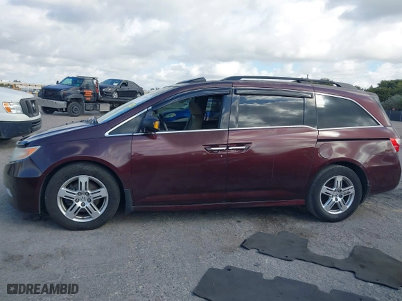2011 Honda Odyssey Touring with VIN 5FNRL5H97BB008759, listed as a IAAI auction lot 41567010 with 215,709 mi miles. Bid and sale history available at carsss.com. Image 14.
