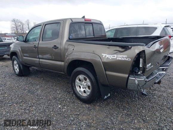 2015 Toyota Tacoma with VIN 3TMLU4EN1FM201554, listed as a IAAI auction lot 42008012 with 118,313 mi miles and . Bid and sale history available at DreamBid. Image 3.