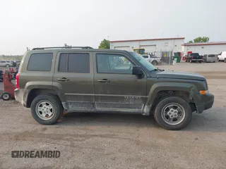 2016 Jeep Patriot Sport z VIN 1C4NJRBB9GD579952, wystawiony jako IAAI lot #42422182 z przebiegiem 186 686 mil mil oraz . Historia ofert i sprzedaży dostępna na DreamBid. Obrazek 13.
