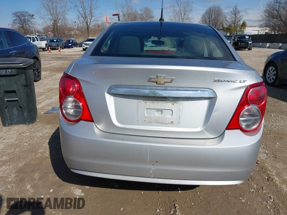 2014 Chevrolet Sonic LT с VIN 1G1JC5SH4E4152805, выставлен на аукционе IAAI как лот 41923555 с пробегом 180 068 миль миль и . История ставок и продаж доступна на DreamBid. Изображение 16.