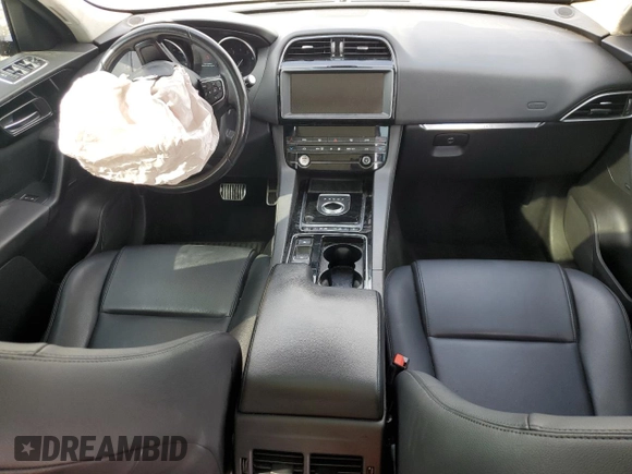 2019 Jaguar F-Pace 25t z VIN SADCS2FXXKA390386, wystawiony jako Copart lot #54671255 z przebiegiem 103 930 mil mil oraz Szkoda całkowita • Salvage title. Historia ofert i sprzedaży dostępna na DreamBid. Obrazek 8.
