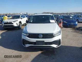 2024 Volkswagen Tiguan SE R-Line Black with VIN 3VVCB7AX0RM099863, listed as a IAAI auction lot 41851884 with 14,091 mi miles and . Bid and sale history available at DreamBid. Image 12.