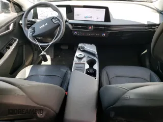 2024 Kia EV6 Wind z VIN KNDC3DLC0R5209580, wystawiony jako Copart lot #56254245 z przebiegiem 3 935 mil mil oraz Szkoda całkowita • Salvage title. Historia ofert i sprzedaży dostępna na DreamBid. Obrazek 8.