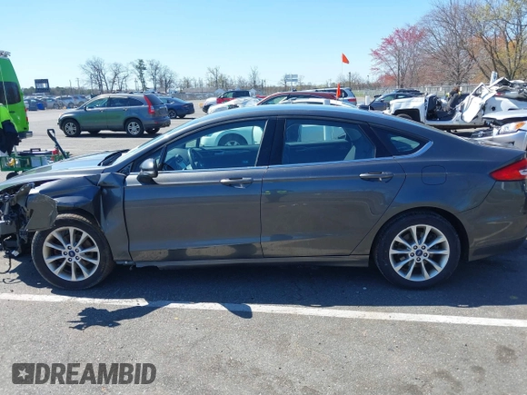 2017 Ford Fusion SE with VIN 3FA6P0H70HR107252, listed as a IAAI auction lot 42041332 with 121,255 mi miles. Bid and sale history available at carsss.com. Image 14.