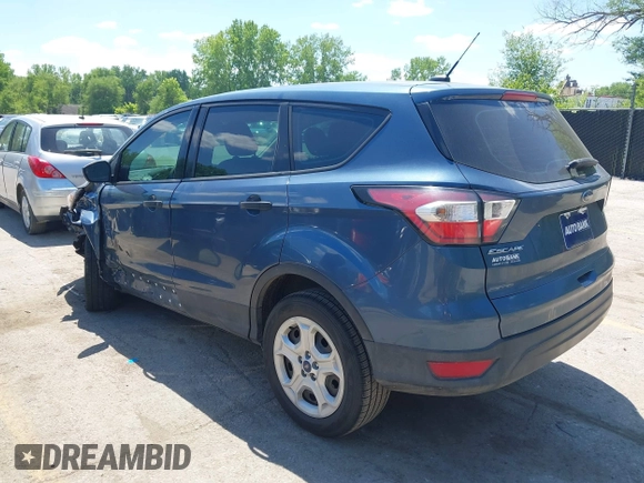 2018 Ford Escape S z VIN 1FMCU0F79JUA63979, wystawiony jako IAAI lot #42184819 z przebiegiem 125 720 mil mil oraz . Historia ofert i sprzedaży dostępna na DreamBid. Obrazek 3.