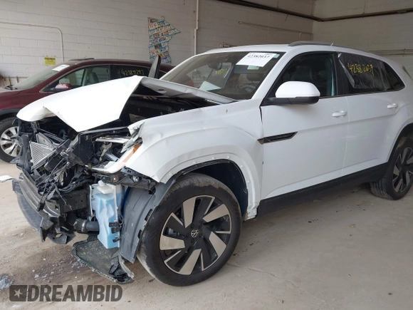 2024 Volkswagen Atlas SE with VIN 1V2KE2CA4RC208435, listed as a IAAI auction lot 42382037 with 38,693 mi miles and . Bid and sale history available at DreamBid. Image 2.