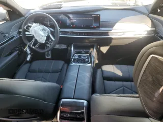 2024 BMW i7 eDrive50 z VIN WBY43EJ04RCS69245, wystawiony jako Copart lot #81666614 z przebiegiem 4594 mil mil oraz Szkody całkowita. Historia ofert i sprzedaży dostępna na DreamBid. Obrazek 8.