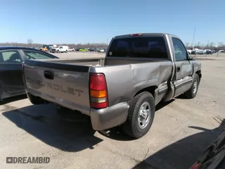 2000 Chevrolet Silverado 1500 with VIN 1GCEC14W6YZ228318, listed as a IAAI auction lot 41609151 with 299,432 mi miles. Bid and sale history available at carsss.com. Image 4.