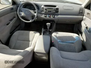 2002 Toyota Camry LE z VIN 4T1BE32K02U084676, wystawiony jako Copart lot #49712395 z przebiegiem 74 049 mil mil oraz Czysty tytuł • Clean title. Historia ofert i sprzedaży dostępna na DreamBid. Obrazek 8.
