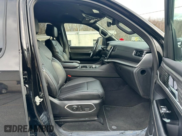2024 Jeep Wagoneer Series II Carbide with VIN 1C4SJVBP1RS139245, listed as a Copart auction lot 87844025 with 13,921 mi miles and Salvage Title. Bid and sale history available at DreamBid. Image 7.