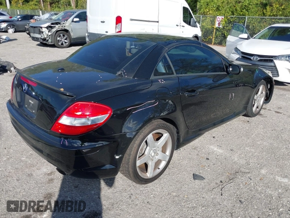 2008 Mercedes-Benz SLK 350 z VIN WDBWK56F38F186671, wystawiony jako IAAI lot #41530919 z przebiegiem 115 567 mil mil oraz . Historia ofert i sprzedaży dostępna na DreamBid. Obrazek 4.