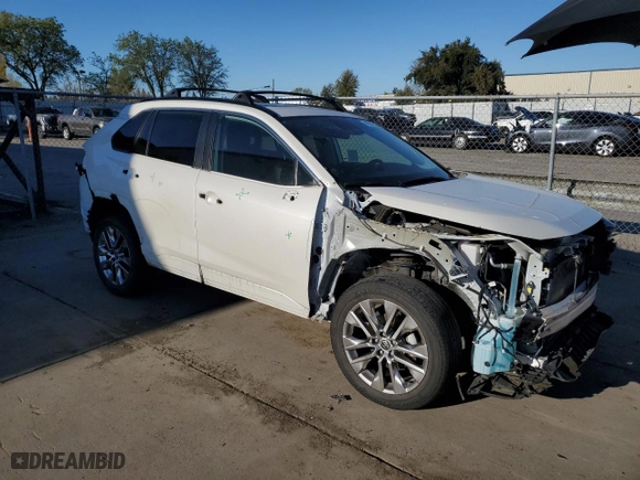 2022 Toyota RAV4 XLE Premium with VIN 2T3C1RFV4NW185738, listed as a Copart auction lot 49508135 with 61,732 mi miles and Salvage Title. Bid and sale history available at carsss.com. Image 4.