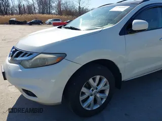 2011 Nissan Murano SV z VIN JN8AZ1MW1BW186845, wystawiony jako IAAI lot #41781602 z przebiegiem 200 547 mil mil oraz . Historia ofert i sprzedaży dostępna na DreamBid. Obrazek 6.