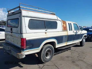1985 Ford F-250 with VIN 1FTHX2517FKB47375, listed as a IAAI auction lot 41735885 with 89,018 mi miles. Bid and sale history available at carsss.com. Image 4.