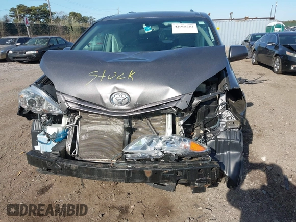 2017 Toyota Sienna LE Auto Access Seat with VIN 5TDKZ3DCXHS888544, listed as a IAAI auction lot 42015252 with 76,378 mi miles. Bid and sale history available at carsss.com. Image 6.