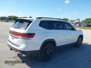 2024 Volkswagen Atlas SE с VIN 1V2JR2CA6RC551229, выставлен на аукционе IAAI как лот 41473599 с пробегом 10 243 миль миль и . История ставок и продаж доступна на DreamBid. Изображение 4.
