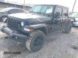 2023 Jeep Gladiator Sport S z VIN 1C6HJTAG7PL567903, wystawiony jako IAAI lot #41574387 z przebiegiem 49 378 mil mil oraz . Historia ofert i sprzedaży dostępna na DreamBid. Obrazek 2.