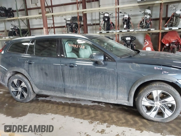 2022 Volvo V60 with VIN YV4102WK7N2092046, listed as a IAAI auction lot 41405128 with 37,785 mi miles and . Bid and sale history available at DreamBid. Image 13.