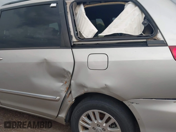 2007 Toyota Sienna XLE z VIN 5TDBK22C07S005499, wystawiony jako IAAI lot #42304686 z przebiegiem 179 721 mil mil oraz . Historia ofert i sprzedaży dostępna na DreamBid. Obrazek 16.
