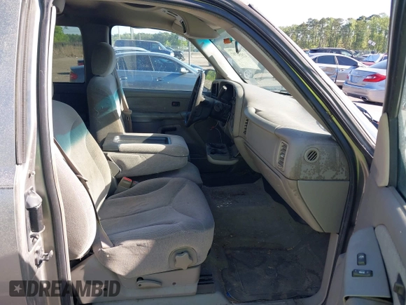 2000 GMC New Sierra 1500 SL with VIN 2GTEC19V8Y1259790, listed as a IAAI auction lot 42050797 with 192,299 mi miles. Bid and sale history available at carsss.com. Image 5.