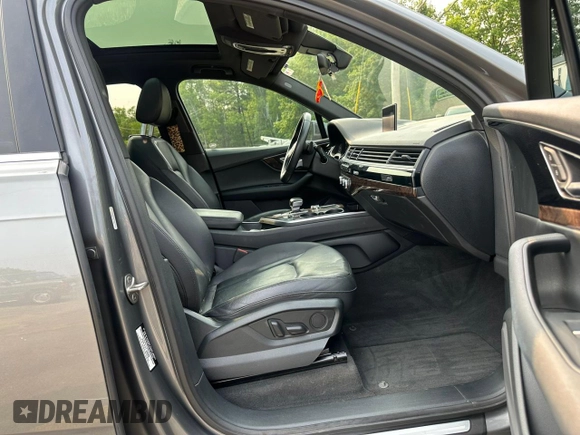 2017 Audi Q7 Premium Plus z VIN WA1LAAF78HD012576, wystawiony jako Copart lot #59867885 z przebiegiem 122 030 mil mil oraz Czysty tytuł • Clean title. Historia ofert i sprzedaży dostępna na DreamBid. Obrazek 7.