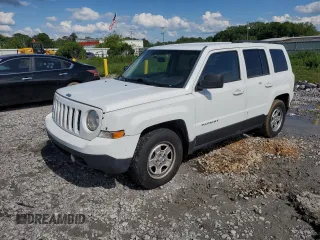 2014 Jeep Patriot Sport z VIN 1C4NJPBA1ED801196, wystawiony jako Copart lot #56635775 z przebiegiem 163 957 mil mil oraz Czysty tytuł • Clean title. Historia ofert i sprzedaży dostępna na DreamBid. Obrazek 1.