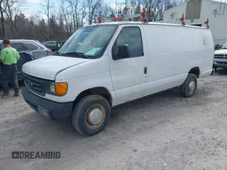 2005 Ford Econoline Cargo с VIN 1FTNS24L45HB01888, выставлен на аукционе IAAI как лот 41837403 с пробегом 150 995 миль миль и . История ставок и продаж доступна на DreamBid. Изображение 2.