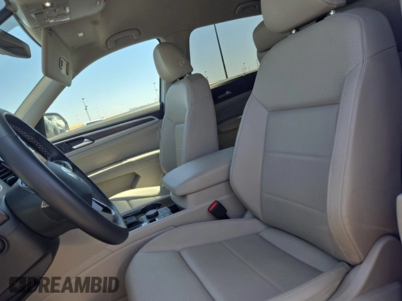 2023 Volkswagen Atlas SE z VIN 1V2HR2CA4PC526289, wystawiony jako IAAI lot #42734426 z przebiegiem 46 454 mil mil oraz . Historia ofert i sprzedaży dostępna na DreamBid. Obrazek 7.