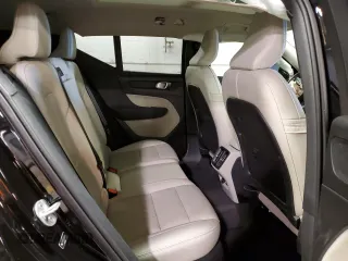 2023 Volvo XC40 Ultimate Dark Theme z VIN YV4L12UX0P2093949, wystawiony jako Copart lot #83119964 z przebiegiem 11 047 mil mil oraz Szkoda całkowita • Salvage title. Historia ofert i sprzedaży dostępna na DreamBid. Obrazek 10.