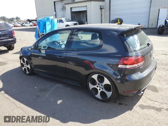 2013 Volkswagen GTI z VIN WVWED7AJ9DW122093, wystawiony jako Copart lot #70051594 z przebiegiem 118 231 mil mil oraz Szkoda całkowita • Salvage title. Historia ofert i sprzedaży dostępna na DreamBid. Obrazek 2.