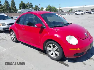 2006 Volkswagen Beetle z VIN 3VWPW31C66M410781, wystawiony jako IAAI lot #42357276 z przebiegiem 107 702 mil mil oraz . Historia ofert i sprzedaży dostępna na DreamBid. Obrazek 1.