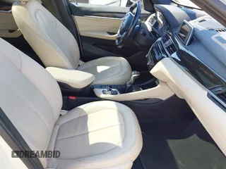 2017 BMW X1 xDrive28i z VIN WBXHT3C32H5F83287, wystawiony jako IAAI lot #42791160 z przebiegiem 69 006 mil mil oraz . Historia ofert i sprzedaży dostępna na DreamBid. Obrazek 5.