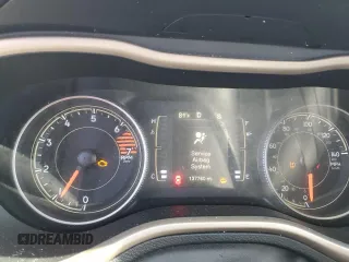2017 Jeep Cherokee Latitude z VIN 1C4PJLCB7HW559306, wystawiony jako Copart lot #62612385 z przebiegiem 137 760 mil mil oraz Szkoda całkowita • Salvage title. Historia ofert i sprzedaży dostępna na DreamBid. Obrazek 9.