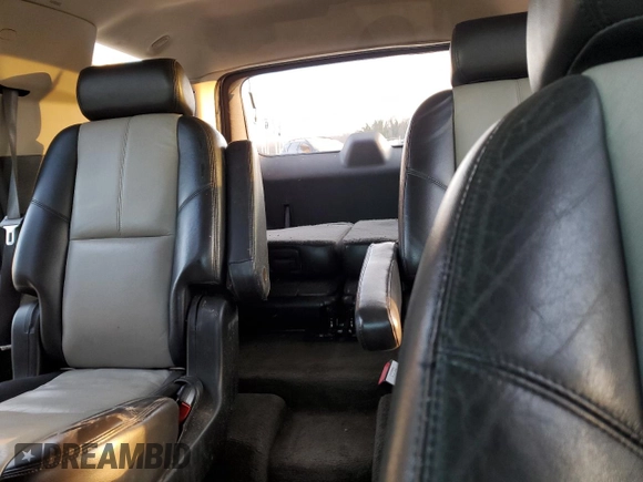 2008 Chevrolet Tahoe 3LT z VIN 1GNFK13068R131003, wystawiony jako Copart lot #46279485 z przebiegiem 203 095 mil mil oraz Szkody całkowita. Historia ofert i sprzedaży dostępna na DreamBid. Obrazek 10.