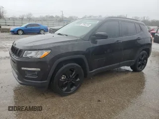 2019 Jeep Compass Latitude z VIN 3C4NJCBB0KT756100, wystawiony jako Copart lot #51903295 z przebiegiem 61 335 mil mil oraz Szkoda całkowita • Salvage title. Historia ofert i sprzedaży dostępna na DreamBid. Obrazek 1.