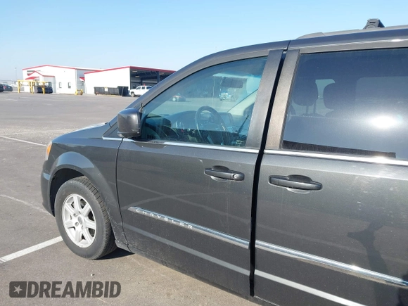 2011 Chrysler Town & Country Touring with VIN 2A4RR5DG6BR782499, listed as a IAAI auction lot 42063944 with 165,647 mi miles and . Bid and sale history available at DreamBid. Image 6.