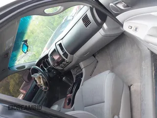 2007 Toyota Tacoma PreRunner z VIN 5TEJU62NX7Z338052, wystawiony jako IAAI lot #42204246 z przebiegiem 202 296 mil mil oraz . Historia ofert i sprzedaży dostępna na DreamBid. Obrazek 5.