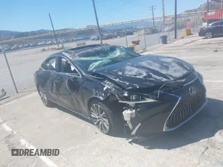 2019 Lexus ES with VIN 58ABZ1B11KU026522, listed as a IAAI auction lot 41788320 with 151,012 mi miles. Bid and sale history available at carsss.com. Image 1.