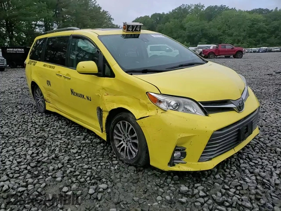 2020 Toyota Sienna XLE Auto Access Seat with VIN 5TDYZ3DC4LS025001, listed as a Copart auction lot 58201225 with 120,395 mi miles and Salvage title. Bid and sale history available at DreamBid. Image 14.